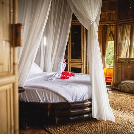 The Nude House Villa Selat Bagian luar foto