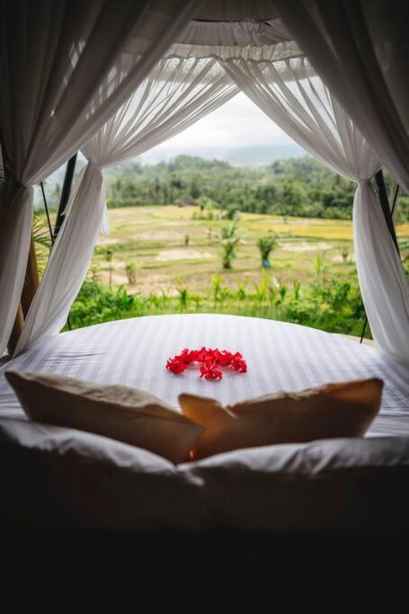 The Nude House Villa Selat Bagian luar foto